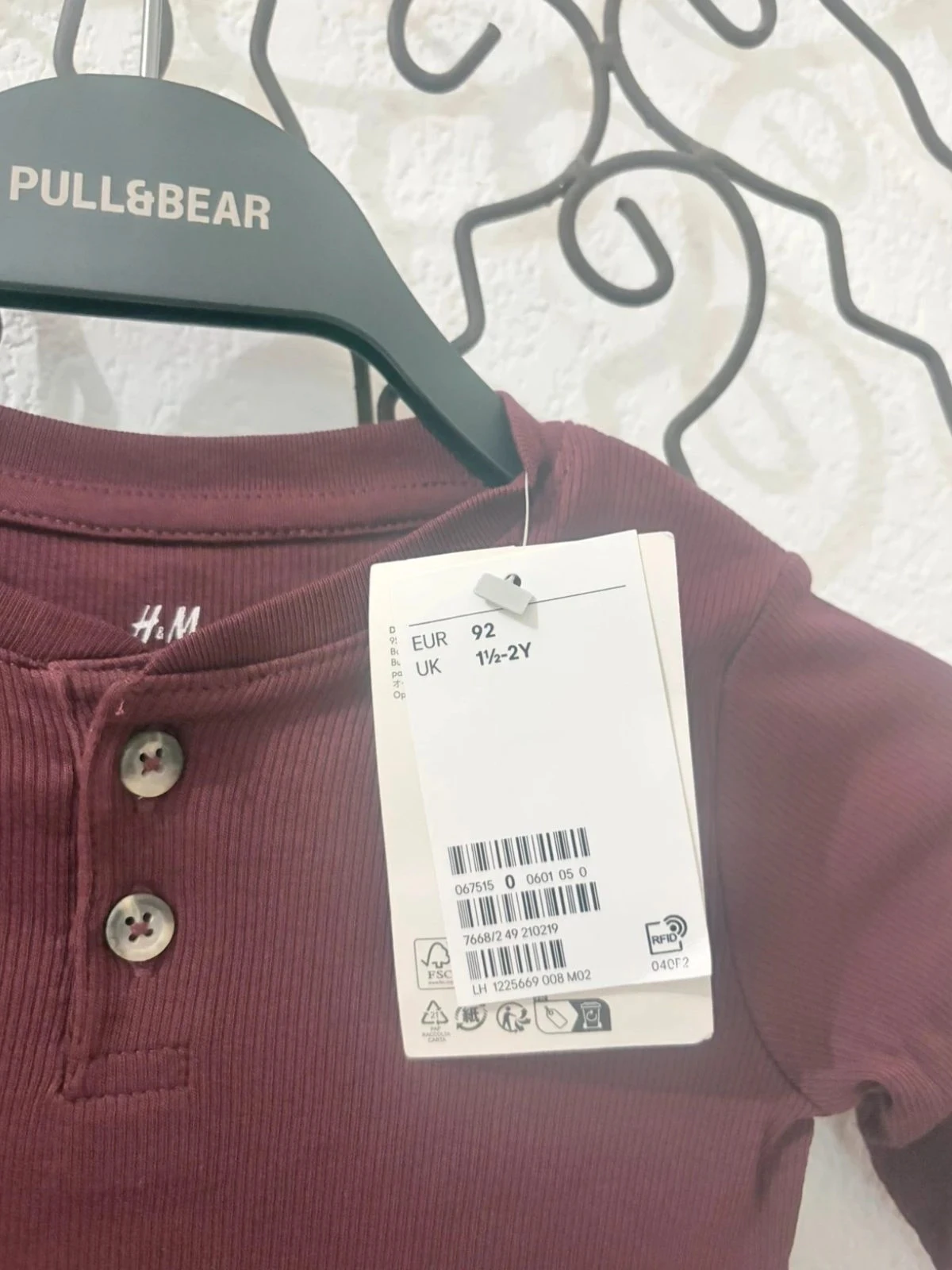Camiseta de manga larga acanalada de algodón orgánico burdeos - H&M - 18-24 meses – photo 2